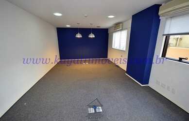 Imagem: O depósito para alugar possui 2 Vagas na garagem e 64m² de