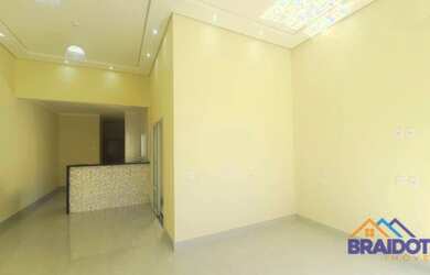 Imagem: A casa possui 3 Dormitórios, 1 Banheiro, 2 Vagas na garagem