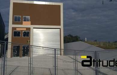 Imagem: O depósito possui 5 Vagas na garagem e 380m² de Área e está