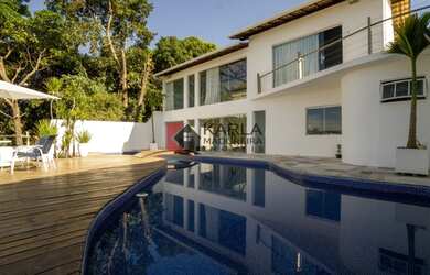 Imagem: A casa possui 4 Dormitórios, 1 Banheiro, 3 Vagas na garagem