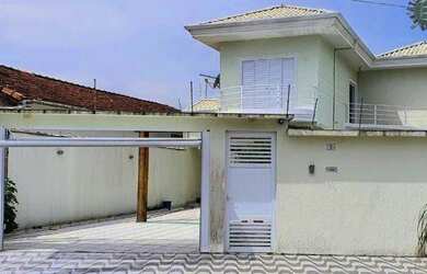 Imagem: A casa possui 3 Dormitórios, 4 Banheiros, 2 Vagas na garagem