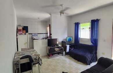 Imagem: A casa possui 2 Dormitórios, 1 Banheiro, 2 Vagas na garagem