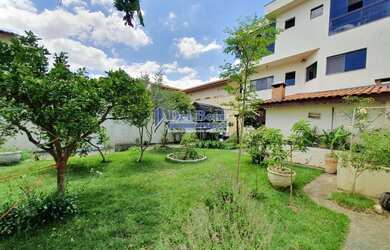 Imagem: A casa possui 4 Dormitórios, 3 Banheiros, 3 Vagas na garagem