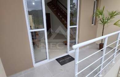 Imagem: A casa possui 2 Dormitórios, 2 Banheiros, 1 Vaga na garagem