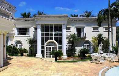 Imagem: A casa possui 5 Dormitórios, 5 Banheiros, 5 Vagas na garagem