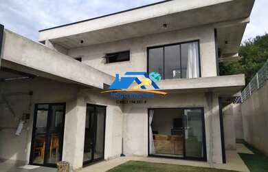 Imagem: A casa possui 3 Dormitórios, 3 Banheiros, 2 Vagas na garagem