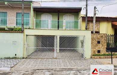 Imagem: A casa possui 5 Dormitórios, 3 Banheiros, 3 Vagas na garagem