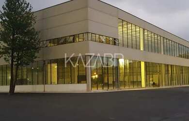 Imagem: O depósito possui 5 Vagas na garagem, 3.504m² de Área e