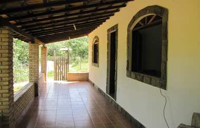 Imagem: A casa possui 2 Dormitórios, 2 Banheiros, 1 Vaga na garagem