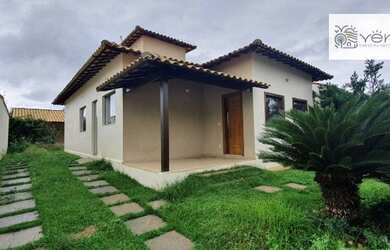 Imagem: A casa possui 3 Dormitórios, 3 Banheiros, 2 Vagas na garagem