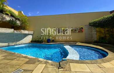 Imagem: A casa em condomínio possui 4 Dormitórios, 4 Banheiros, 4