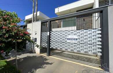 Imagem: A casa possui 3 Dormitórios, 3 Banheiros, 2 Vagas na garagem