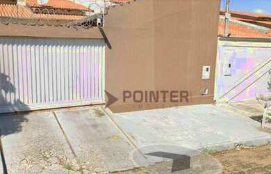 Imagem: A casa possui 3 Dormitórios, 2 Banheiros, 4 Vagas na garagem