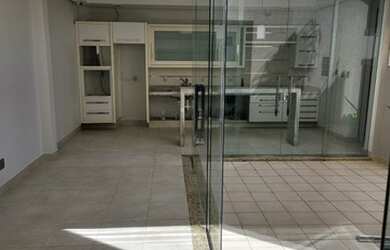 Imagem: A casa possui 3 Dormitórios, 4 Banheiros, 2 Vagas na garagem