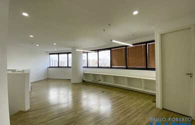 Imagem: O depósito possui 2 Vagas na garagem, 90m² de Área e está