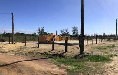 Imagem: O terreno possui 300m² de Área e está localizado em Balneário