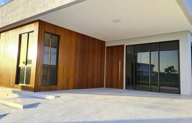 Imagem: A casa em condomínio possui 3 Dormitórios, 1 Banheiro, 4 Vagas