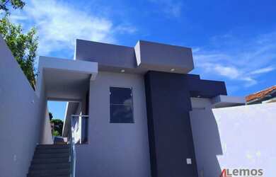 Imagem: A casa possui 3 Dormitórios, 3 Banheiros, 5 Vagas na garagem