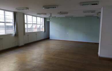 Imagem: O depósito possui 2 Vagas na garagem e 540m² de Área e está