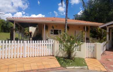 Imagem: A casa em condomínio possui 4 Dormitórios, 3 Banheiros, 310m²