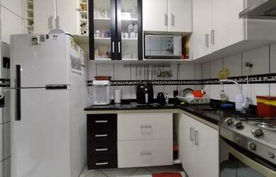 Imagem: O apartamento possui 3 Dormitórios, 1 Banheiro, 1 Vaga na garagem