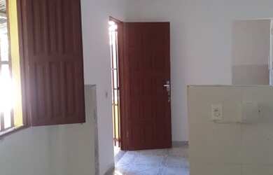 Imagem: A casa possui 1 Dormitório, 1 Banheiro e está localizado