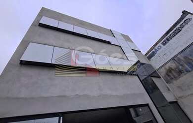 Imagem: O depósito possui 3 Vagas na garagem, 400m² de Área e está