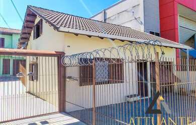 Imagem: A casa possui 2 Dormitórios, 1 Banheiro, 1 Vaga na garagem