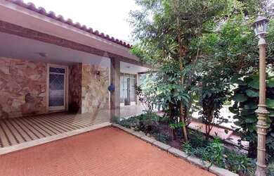 Imagem: A casa possui 4 Dormitórios, 5 Banheiros, 5 Vagas na garagem