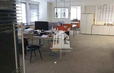 Imagem: O depósito possui 4 Vagas na garagem, 200m² de Área e está