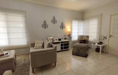 Imagem: A casa em condomínio possui 3 Dormitórios, 2 Banheiros, 2