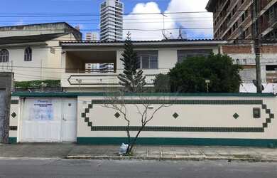 Imagem: A casa possui 5 Dormitórios, 1 Banheiro, 4 Vagas na garagem