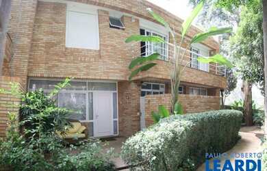 Imagem: A casa em condomínio possui 4 Dormitórios, 5 Banheiros, 3