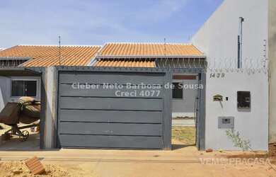 Imagem: A casa possui 2 Dormitórios, 2 Banheiros, 2 Vagas na garagem