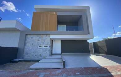 Imagem: A casa em condomínio possui 4 Dormitórios, 4 Banheiros, 2