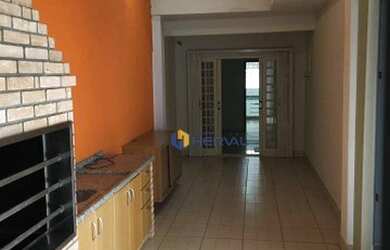 Imagem: A casa possui 3 Dormitórios, 3 Banheiros, 2 Vagas na garagem