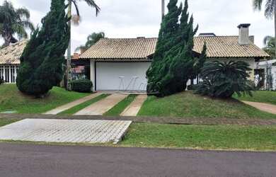 Imagem: A casa em condomínio possui 5 Dormitórios, 4 Banheiros, 4