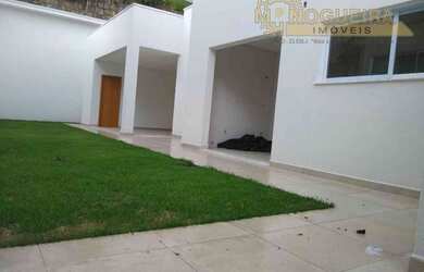 Imagem 2: Oportunidade. Piscina, Churrasqueira, 250m² de Áreae5 Banheiros