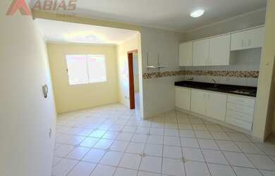 Imagem: O apartamento possui 1 Dormitório, 1 Banheiro, 1 Vaga na garagem