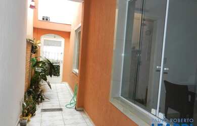 Imagem: A casa possui 3 Dormitórios, 3 Banheiros, 2 Vagas na garagem