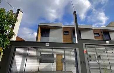 Imagem: A casa possui 2 Dormitórios, 2 Banheiros, 2 Vagas na garagem