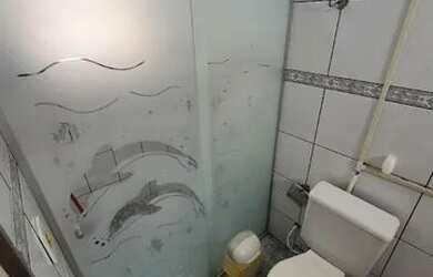 Imagem: A casa possui 4 Dormitórios, 5 Banheiros, 4 Vagas na garagem