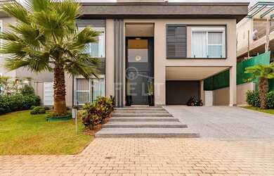 Imagem: A casa em condomínio possui 4 Dormitórios, 5 Banheiros, 4