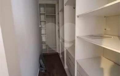Imagem: O apartamento possui 3 Dormitórios, 3 Banheiros, 2 Vagas na