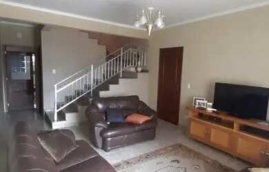 Imagem: A casa possui 3 Dormitórios, 3 Banheiros, 180m² de Área