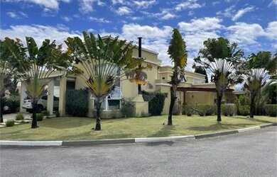 Imagem: A casa em condomínio possui 4 Dormitórios, 5 Banheiros, 4