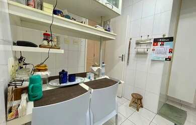 Imagem: O apartamento possui 3 Dormitórios, 1 Banheiro, 2 Vagas na