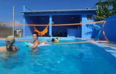 Imagem: A casa possui 3 Dormitórios, 3 Banheiros, 4 Vagas na garagem