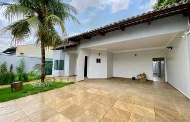 Imagem: A casa possui 5 Dormitórios, 4 Banheiros, 4 Vagas na garagem