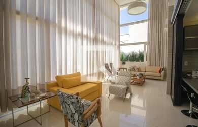 Imagem: A casa em condomínio possui 4 Dormitórios, 3 Banheiros, 2